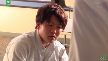 第445期02月04日女学生会长桥本有菜被鬼畜轮奸--！一阵猛抠之后，沙发被喷涌的汁水打湿一片。少女的紧致配上少妇的流量，真的刺激！！