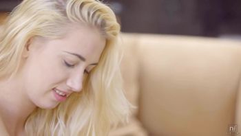 尤物妹妹的诱惑无可抵挡 年轻嫩嫩活力四溢青春肉体前凸后翘大长腿