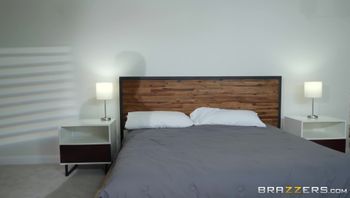 zzs.19.03.08.abigail.mac.and.nicolette.shea.brazzibots.part.2