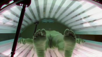 欧美日光浴室偷拍96