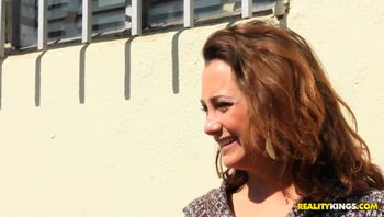 欧美街头搭讪测试系列金钱万能 - 113 - Paid To Upgrade(Samantha Mendexz)(欧美日光浴室偷拍3-01-2011)