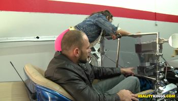 欧美捷克街头搭讪系列 Talks - 137 - Sports Funny(Gigi Loren)(欧美日光浴室偷拍1.31.2012)