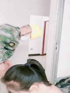 ✿淫娃欲姐4.12✿美少妇勾引修水工大叔帮忙扶着竟然发现女子没穿内