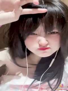 ✿青春美少女✿极品洛丽塔学妹内衣裤都没穿偷偷跑到商场厕所自慰有人