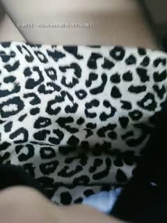 网吧里风骚的女网管，黑丝高跟情趣诱惑，上夜班偷偷的跑到厕所全裸自