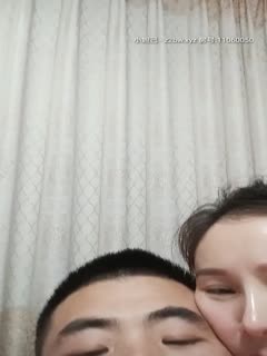 骚逼坏宝水多露脸少妇真骚就是缠着大哥，淫声荡语让大哥玩逼给大哥激