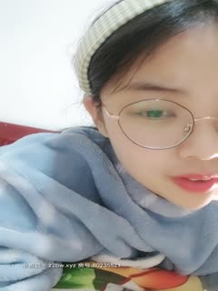 迷人的小少妇每周一啪，让大哥揉着奶子脱了胸罩露脸口口大鸡巴，让大