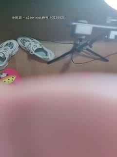 迷人的小少妇每周一啪，让大哥揉着奶子脱了胸罩露脸口口大鸡巴，让大